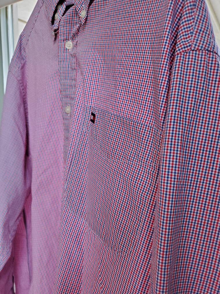 Vintage Tommy Hilfiger Xl Herren Rot, Weiß & Blau Button-Down-Shirt Tag Größe Large Passt Auch Ausgezeichneter Zustand Vintage Tommy Hilfiger Xl Herren Rot, Weiß & Blau Button-Down-Shirt Tag Größe Large Passt Auch Ausgezeichneter Zustand von JoesVideoSpot