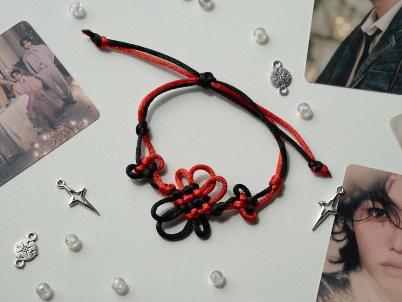 streunende Kinder Inspiriert Knoten Armband - K-Pop Dämonenjäger Ästhetik | Handgefertigtes Rotes & Schwarzes Kordelarmband K-Drama Fantasy Fan von Joganeul