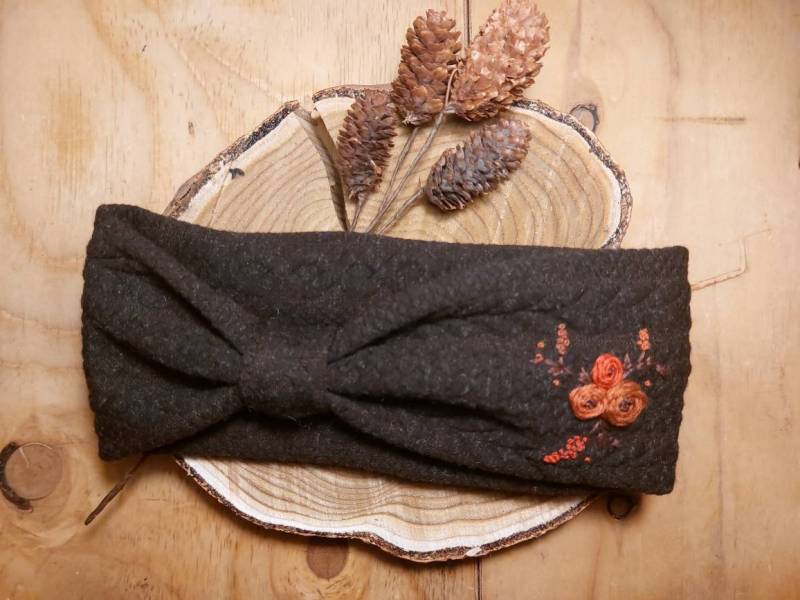 Stirnband, Dunkel Braun Melierter Strickstoff, Blumenranke Stirnband, Dunkel Braun Melierter Strickstoff, Blumenranke von JohannasNaehstueble