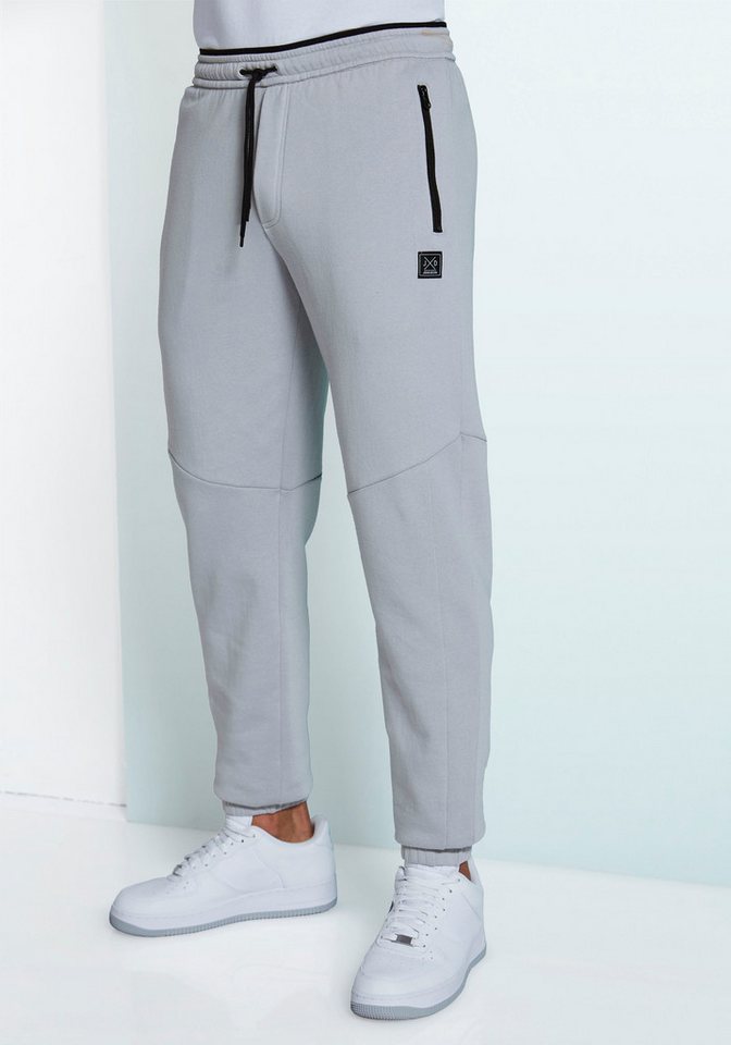 John Devin Sweathose Jogginghose mit seitlichen Taschen und Bindeband aus Baumwoll-Mix von John Devin