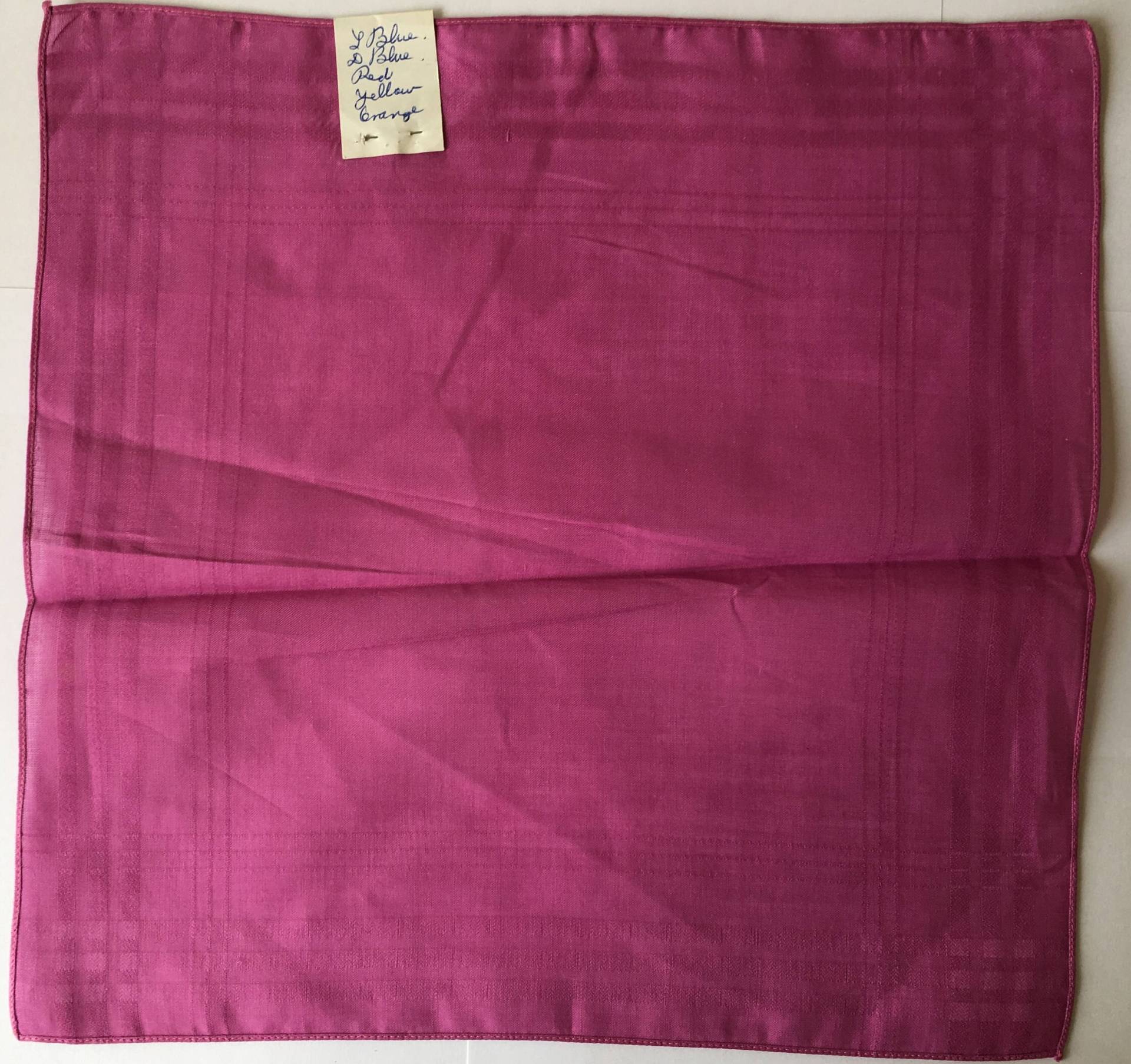 100 % Baumwolle Damen Taschentuch - Rosa Mit Criss Cross Kontrast Neu Und Unbenutzt Von Vintage 1970 Stock 100 % Baumwolle Damen Taschentuch - Rosa Mit Criss Cross Kontrast Neu Und Unbenutzt Von Vintage 1970 Stock von JohnTjadenScarves
