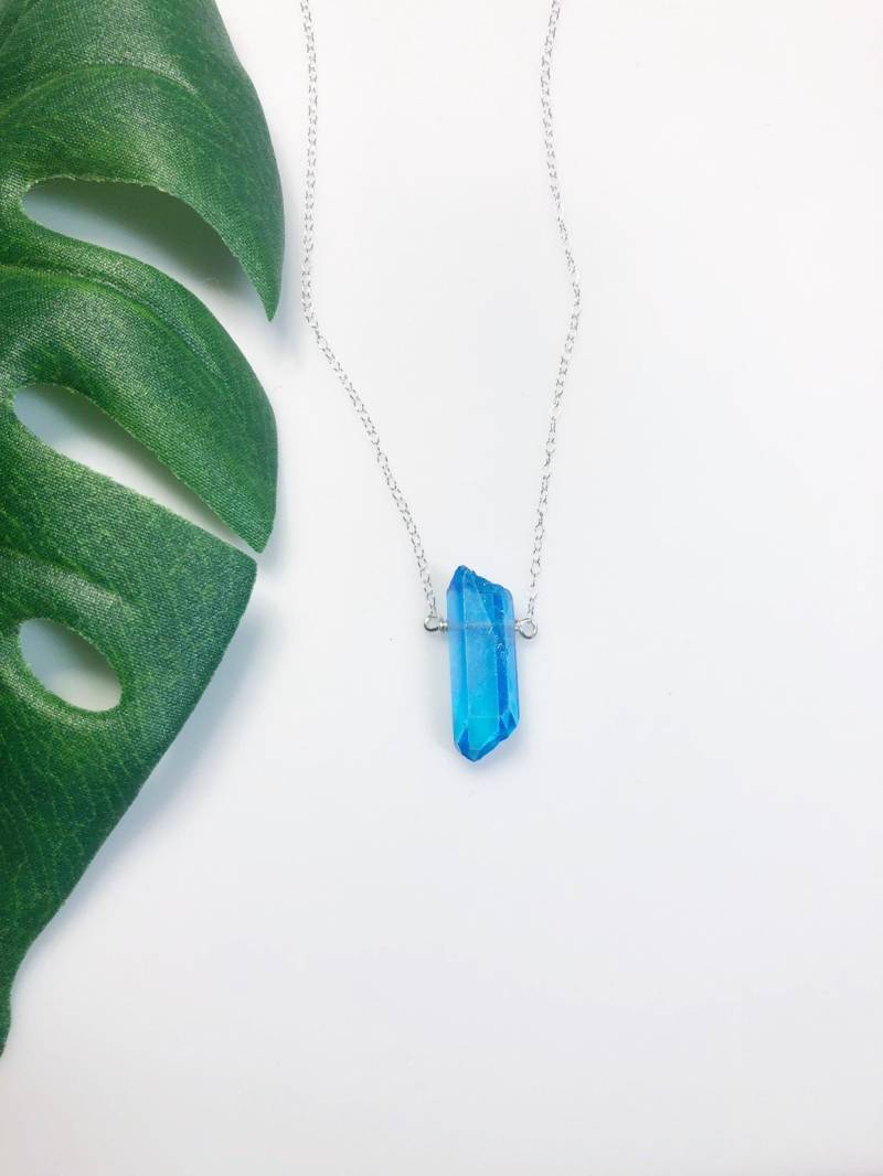 Helle Blaue Quarz Kristall Halskette Kyber Inspiriert Solide Sterling 16" Bis 18" Verstellbar Helle Blaue Quarz Kristall Halskette Kyber Inspiriert Solide Sterling 16" Bis 18" Verstellbar von JohnnaJoyDesigns