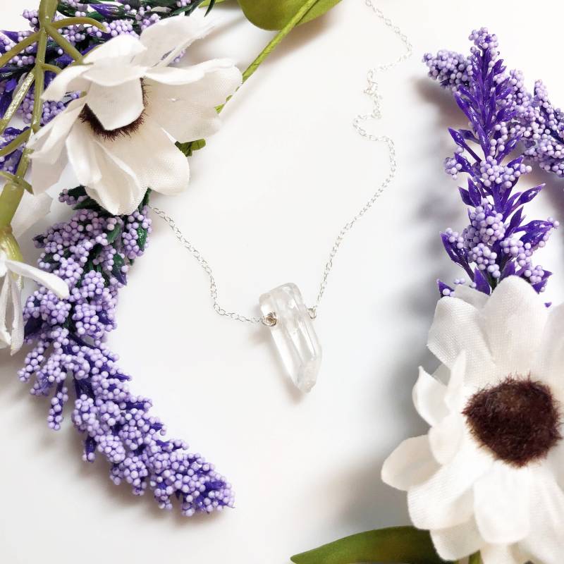 Klare Quarz Kristall Halskette Kyber Inspiriert Solide Sterling Kurze Sternum Länge Klare Quarz Kristall Halskette Kyber Inspiriert Solide Sterling Kurze Sternum Länge von JohnnaJoyDesigns