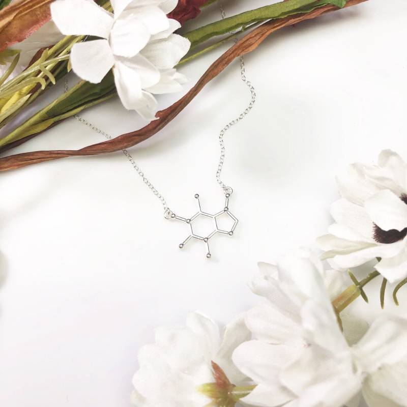 Koffein Molekül Kette Sterling Silber Verstellbare Länge Mama Süchtig Kaffeeliebhaber Teeliebhaber Koffein Molekül Kette Sterling Silber Verstellbare Länge Mama Süchtig Kaffeeliebhaber Teeliebhaber von JohnnaJoyDesigns