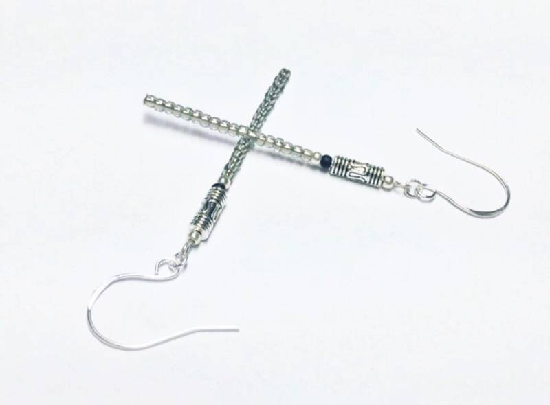 Perlen Lichtschwert Ohrringe Darksaber Sterling Silber Grau/Schwarz Sith Perlen Lichtschwert Ohrringe Darksaber Sterling Silber Grau/Schwarz Sith von JohnnaJoyDesigns