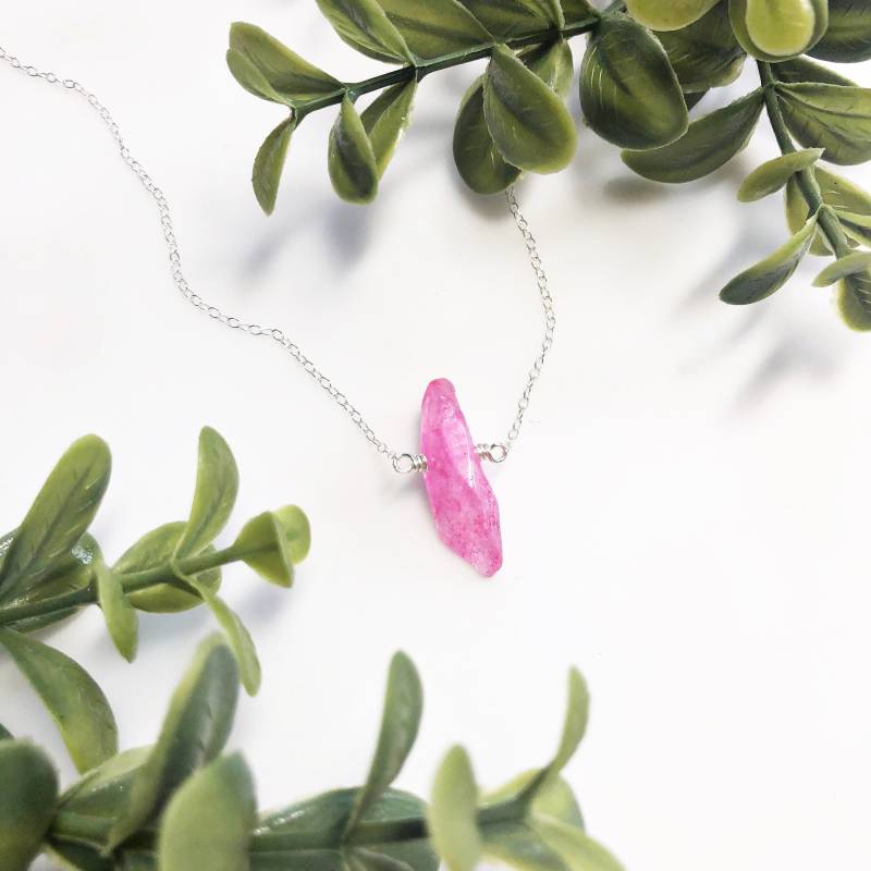 Rosa Kristall Halskette Quarz Sterling Silber Verstellbare Länge Hot Pink Millenal Rosa Kristall Halskette Quarz Sterling Silber Verstellbare Länge Hot Pink Millenal von JohnnaJoyDesigns