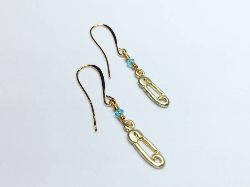 Sicherheitsnadel Ohrringe Solidarität Sicher Mit Mir 22 K Vergoldet von JohnnaJoyDesigns