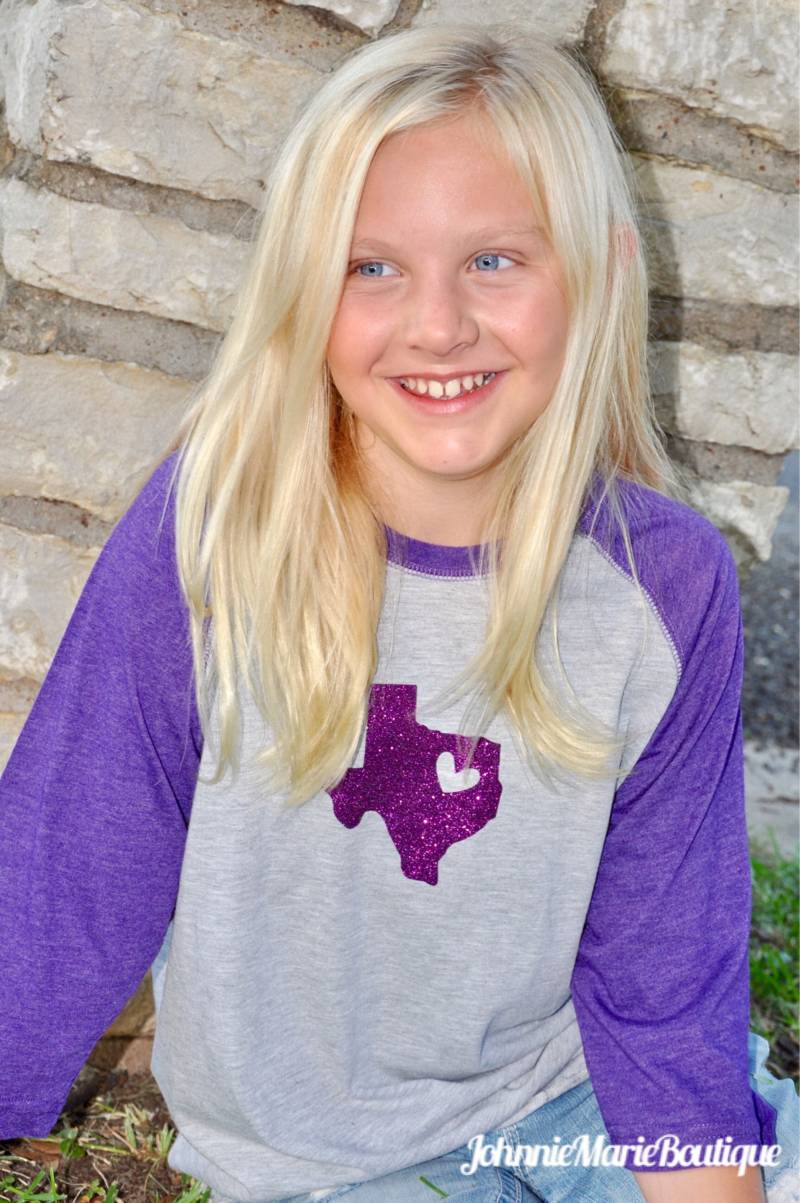 Mädchen Jugend Und Kleinkind Herz Von Texas Baseball-T-Shirt von JohnnieMarieBoutique