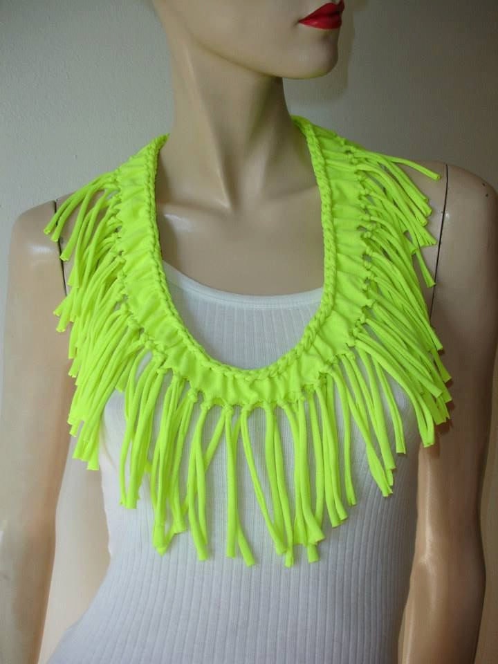 Womens Geschreddert Geflochten Fringe Recycling Upcycled Halskette Trikot Tshirt Halskette. Neon Gelb. Tshirt-Schal von JohnnyVegasOriginals