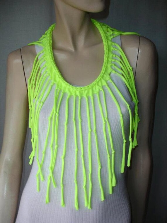 Womens Geschreddert Geflochtenen Fransen Recycling Neon Tshirt Halskette, Upcycled Jersey. Schal. Gelb von JohnnyVegasOriginals