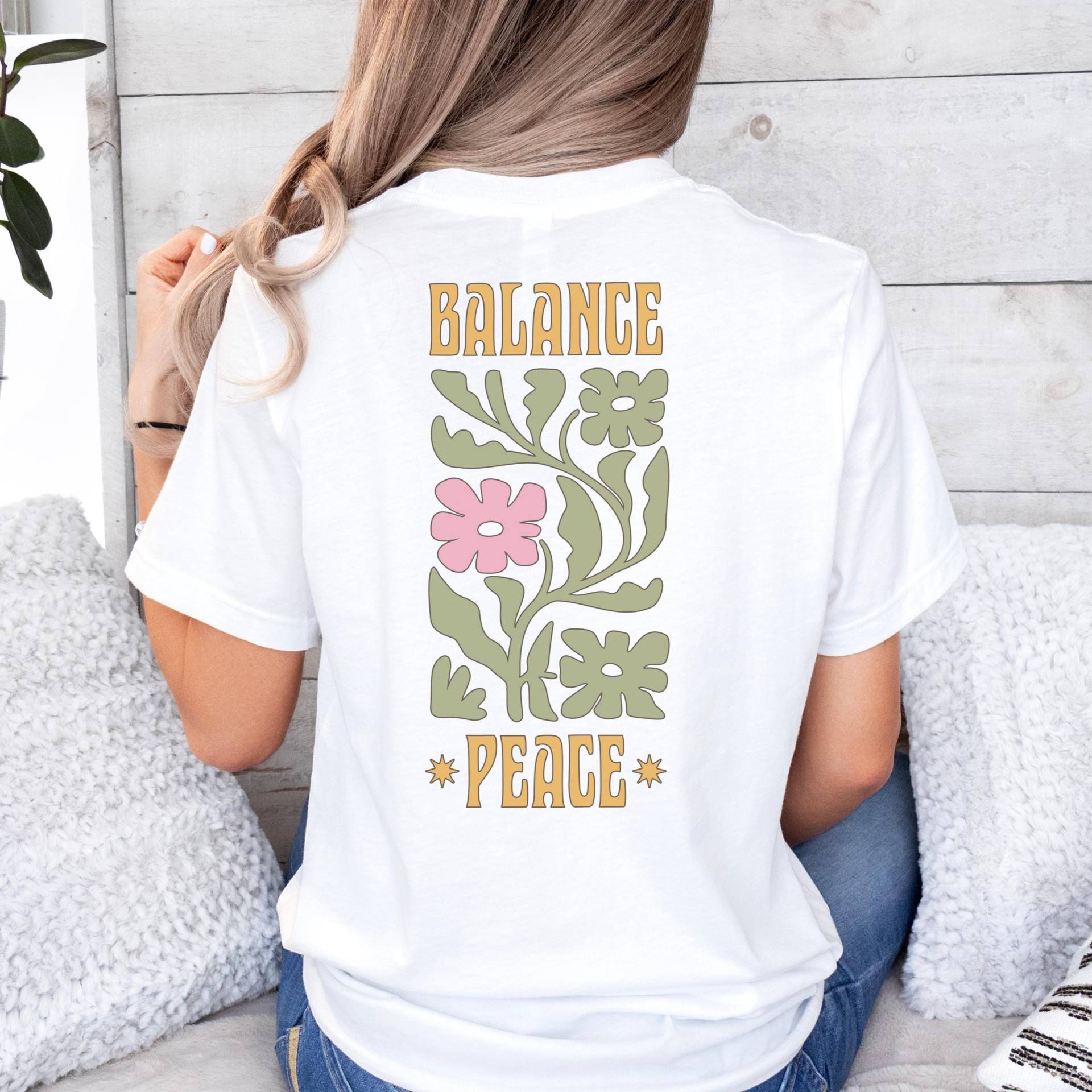 Balance & Peace Shirt With Retro Floral Design Soft Pastel Colors For Mindful Living, Yoga, Inner Harmony Seekers von JohnnysClothing