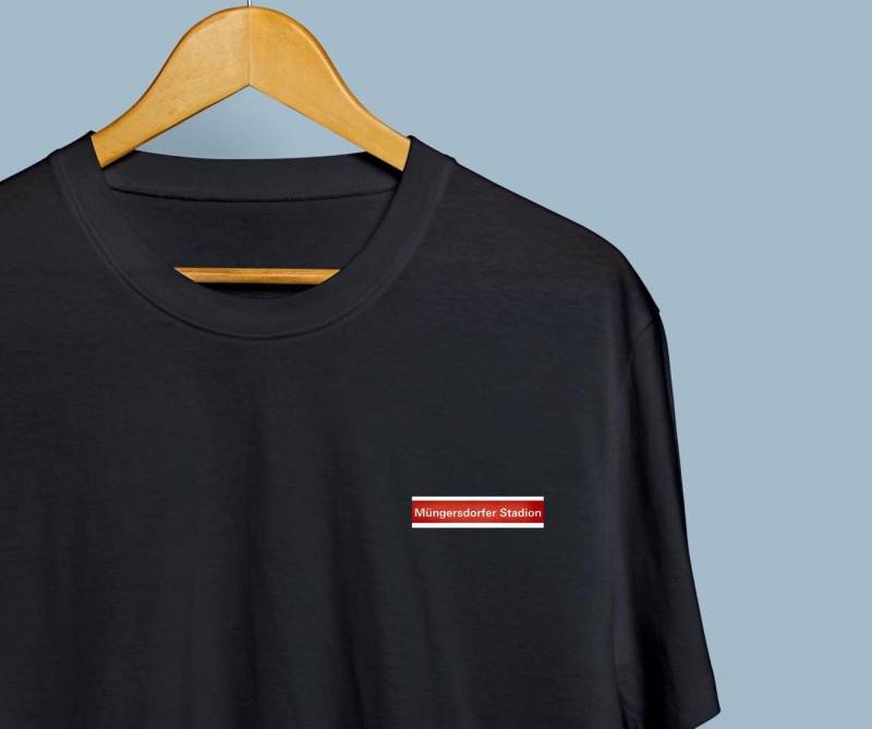 Haltestelle Fußball Bio-Baumwolle T-Shirt Für Fußballfans - Perfektes Geschenk Kölner Haltestelle Fußball Bio-Baumwolle T-Shirt Für Fußballfans - Perfektes Geschenk Kölner von Joldpanz