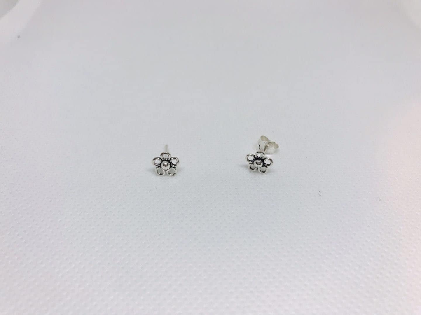 Blumen-Bolzen-Ohrringe Blumen-Bolzen-Ohrringe von JoliArgent