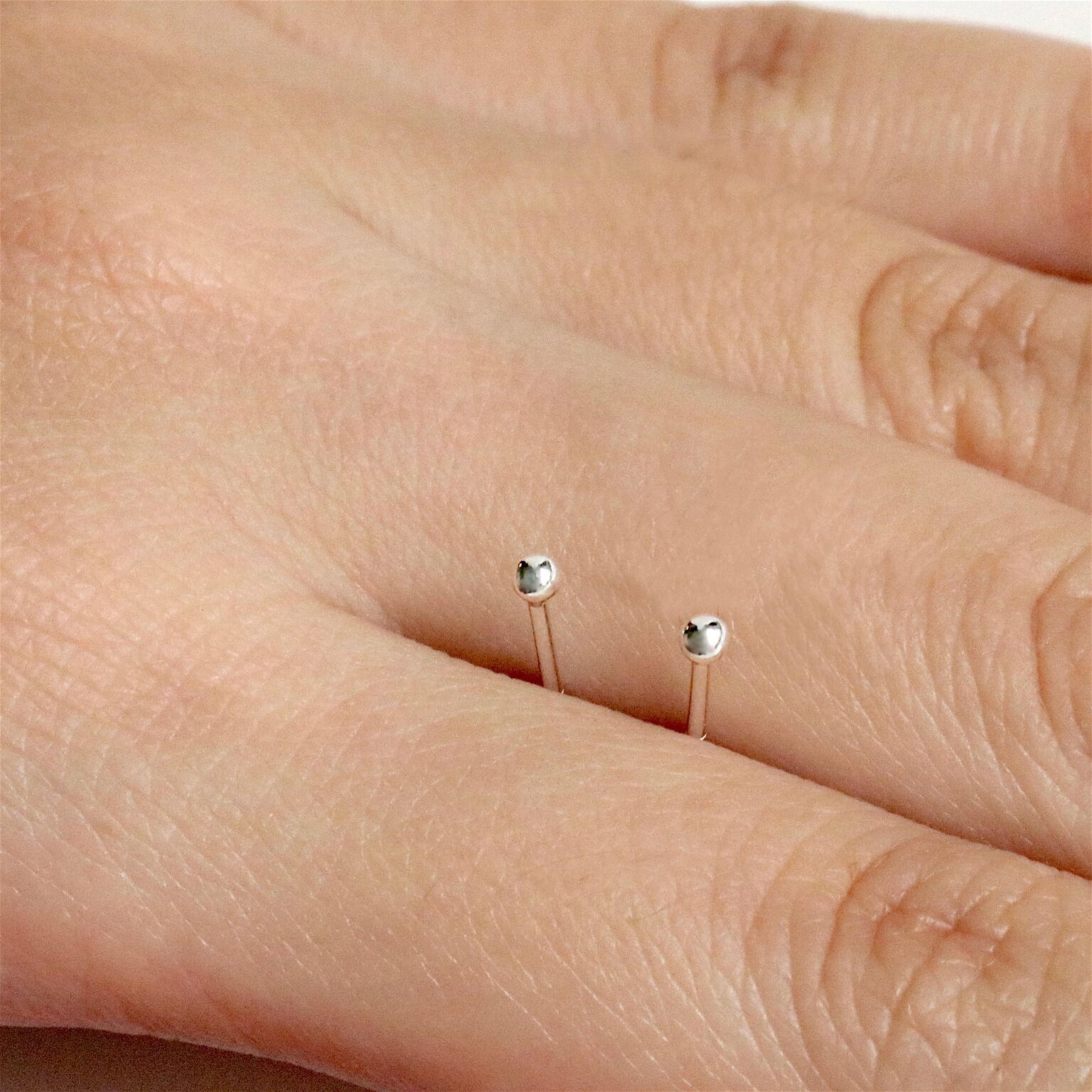 Teeny Tiny, Sterling Silber 3 Mm Dot Ohrstecker, Knorpelohrring, Winzigen Kugel Helix Ohrstecker Teeny Tiny, Sterling Silber 3 Mm Dot Ohrstecker, Knorpelohrring, Winzigen Kugel Helix Ohrstecker von JoliArgent