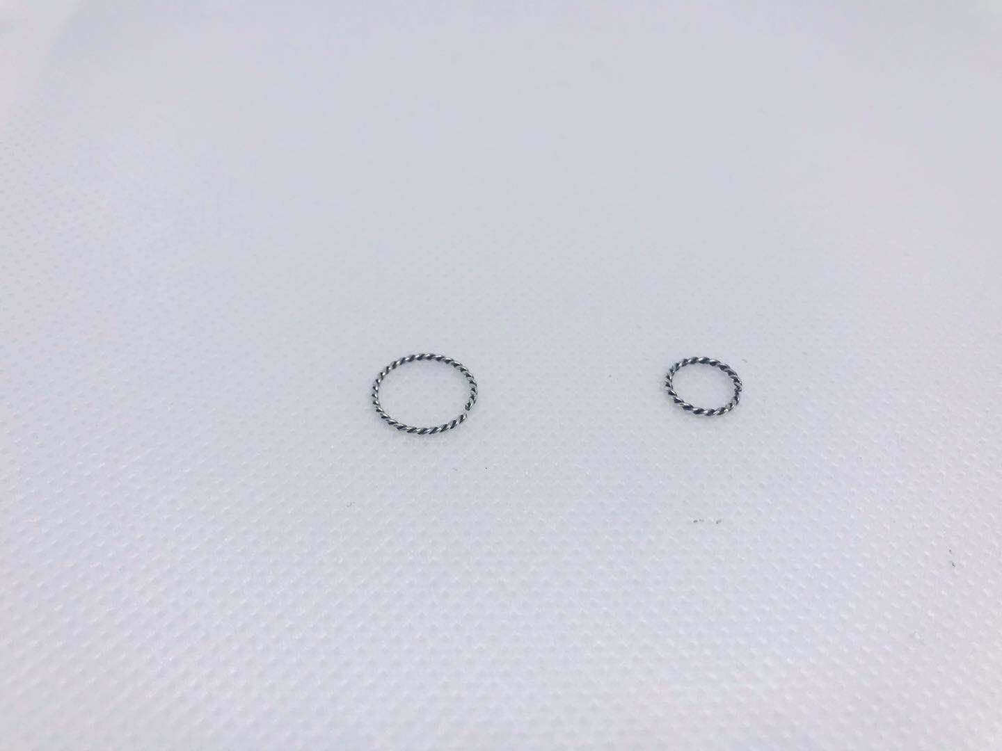 sterling Silber 10 Mm Endlos Verdrehte Ohrringe, 18 Gauge Twist Wire, Sleeper Creolen, Knorpel, Nahtlose Ohrring, Nase, Helix sterling Silber 10 Mm Endlos Verdrehte Ohrringe, 18 Gauge Twist Wire, Sleeper Creolen, Knorpel, Nahtlose Ohrring, Nase, Helix von JoliArgent