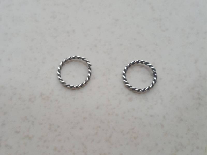 sterling Silber 8mm Verdrehte Reifen Endlos Ohrringe, 20 Gauge Twist Wire, Sleeper Creolen, Knorpel, Nahtlose Ohrring, Nase, Helix sterling Silber 8mm Verdrehte Reifen Endlos Ohrringe, 20 Gauge Twist Wire, Sleeper Creolen, Knorpel, Nahtlose Ohrring, Nase, Helix von JoliArgent