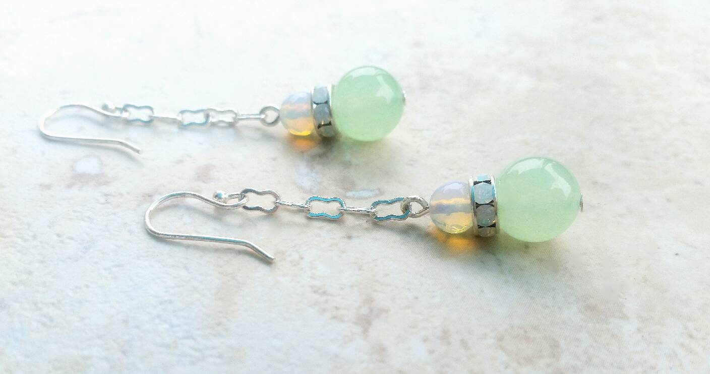 Silber Ketten Ohrringe Mit Grünen Jade & Opalith Perlen, Versilberte Opal Kristall Strassrondelle/Silberne Ohrhänger Silber Ketten Ohrringe Mit Grünen Jade & Opalith Perlen, Versilberte Opal Kristall Strassrondelle/Silberne Ohrhänger von JolieFolieOly