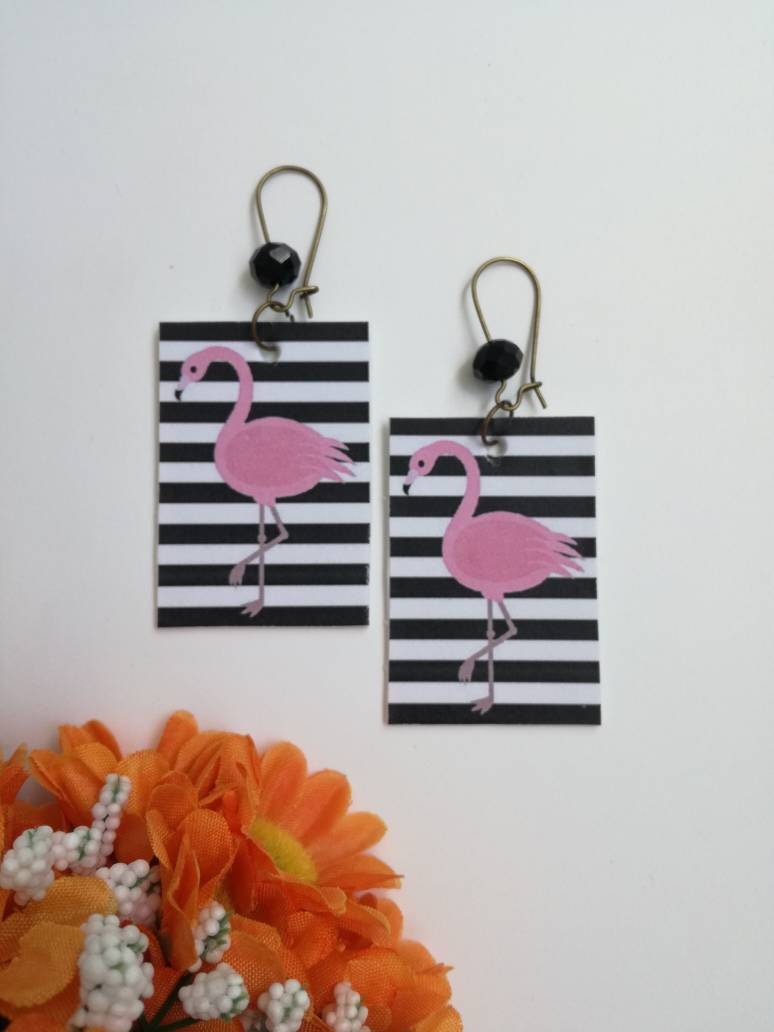 Flamingo Papier Ohrringe Anhänger Mit Rechteck Anhänger, Bild, Und Schwarze Perle Flamingo Papier Ohrringe Anhänger Mit Rechteck Anhänger, Bild, Und Schwarze Perle von JolieJoieCreazioni