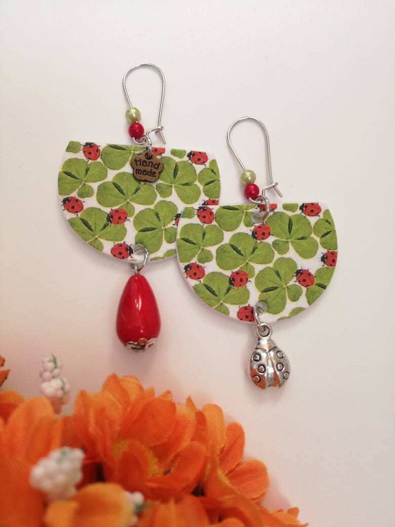 Glücksbringer Ohrringe Von Karte, Bild Der Kleeblätter Und Marienkäfer Anhänger Stahl Farbe Geprägt Glücksbringer Ohrringe Von Karte, Bild Der Kleeblätter Und Marienkäfer Anhänger Stahl Farbe Geprägt von JolieJoieCreazioni