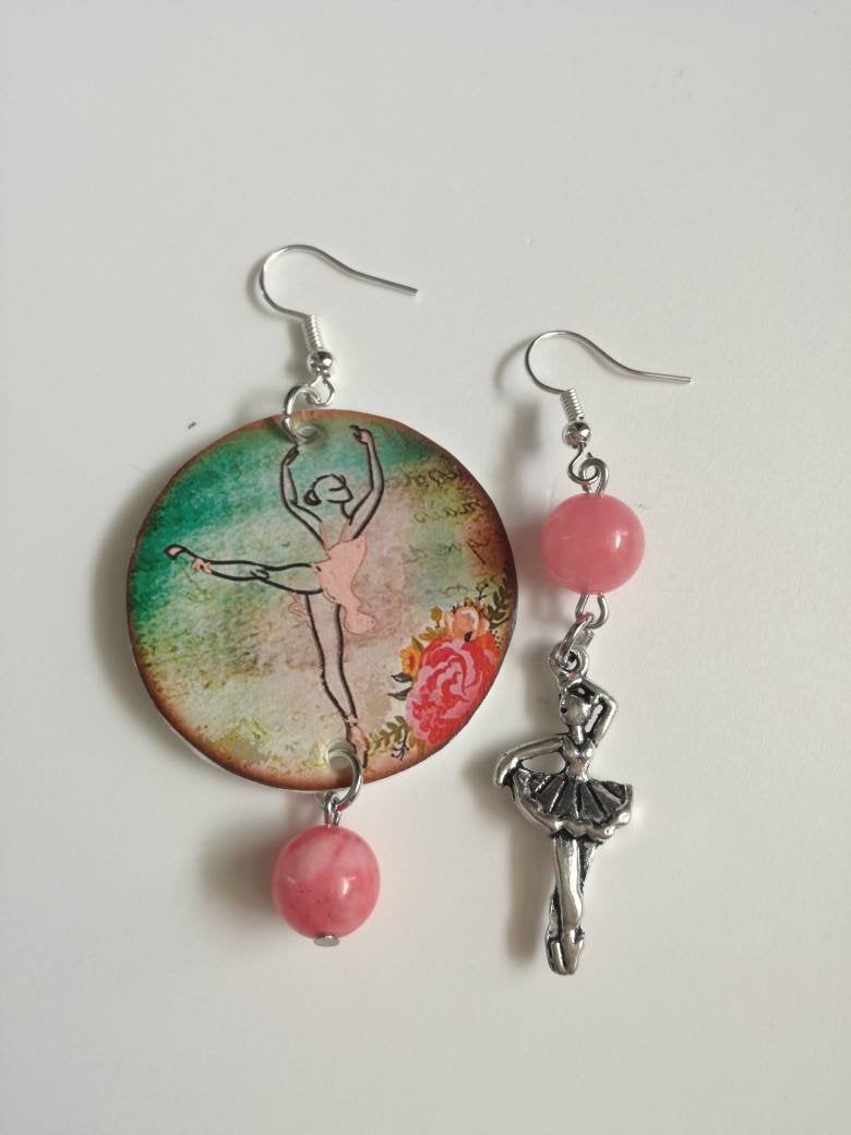 Hängende Ohrringe Mit Einem Papieranhänger in Form Eines Kreises Und Ballerina-Anhänger Hängende Ohrringe Mit Einem Papieranhänger in Form Eines Kreises Und Ballerina-Anhänger von JolieJoieCreazioni
