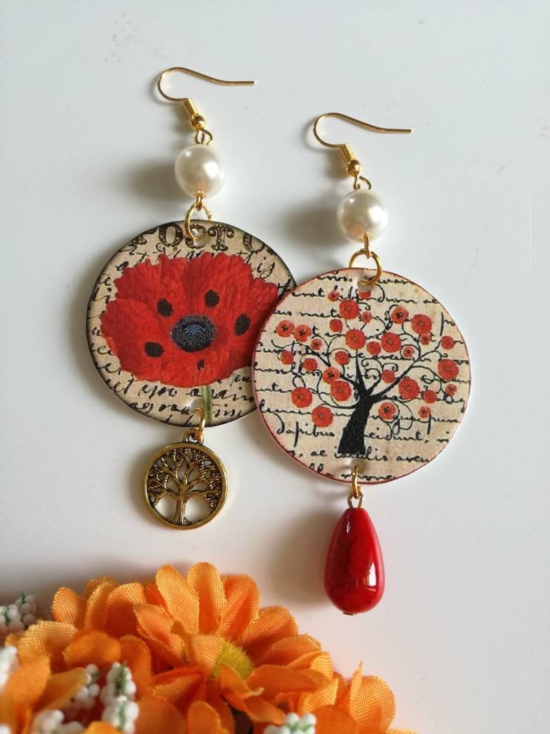 Hängende Papierohrringe Mit Bildern Von Mohnblumen, Roter Perle Und Goldenem Baum Life Pendant Hängende Papierohrringe Mit Bildern Von Mohnblumen, Roter Perle Und Goldenem Baum Life Pendant von JolieJoieCreazioni