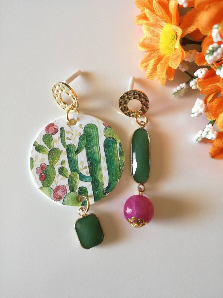 Kaktus Papier Ohrringe Mit Creolen-Förmigen Anhänger Und Bild Gemusterten Grünen Kakteen Blumen Kaktus Papier Ohrringe Mit Creolen-Förmigen Anhänger Und Bild Gemusterten Grünen Kakteen Blumen von JolieJoieCreazioni