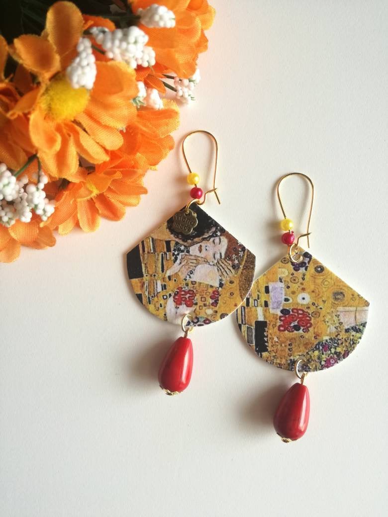 Klimt-Papierohrringe Mit Fächeranhänger Und Roter Tropfenperle von JolieJoieCreazioni