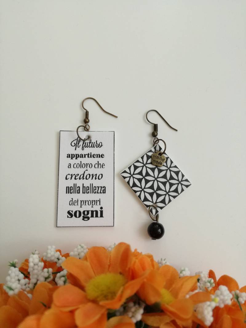 Ohrringe Und Weißes Papier Mit Quellenangabe Black Pearl Ohrringe Und Weißes Papier Mit Quellenangabe Black Pearl von JolieJoieCreazioni