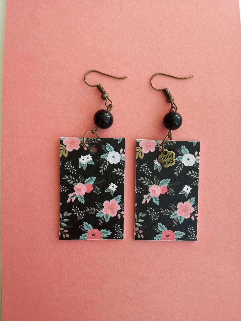 Papier-Anhänger Ohrringe Blumen Schwarz Papier-Anhänger Ohrringe Blumen Schwarz von JolieJoieCreazioni