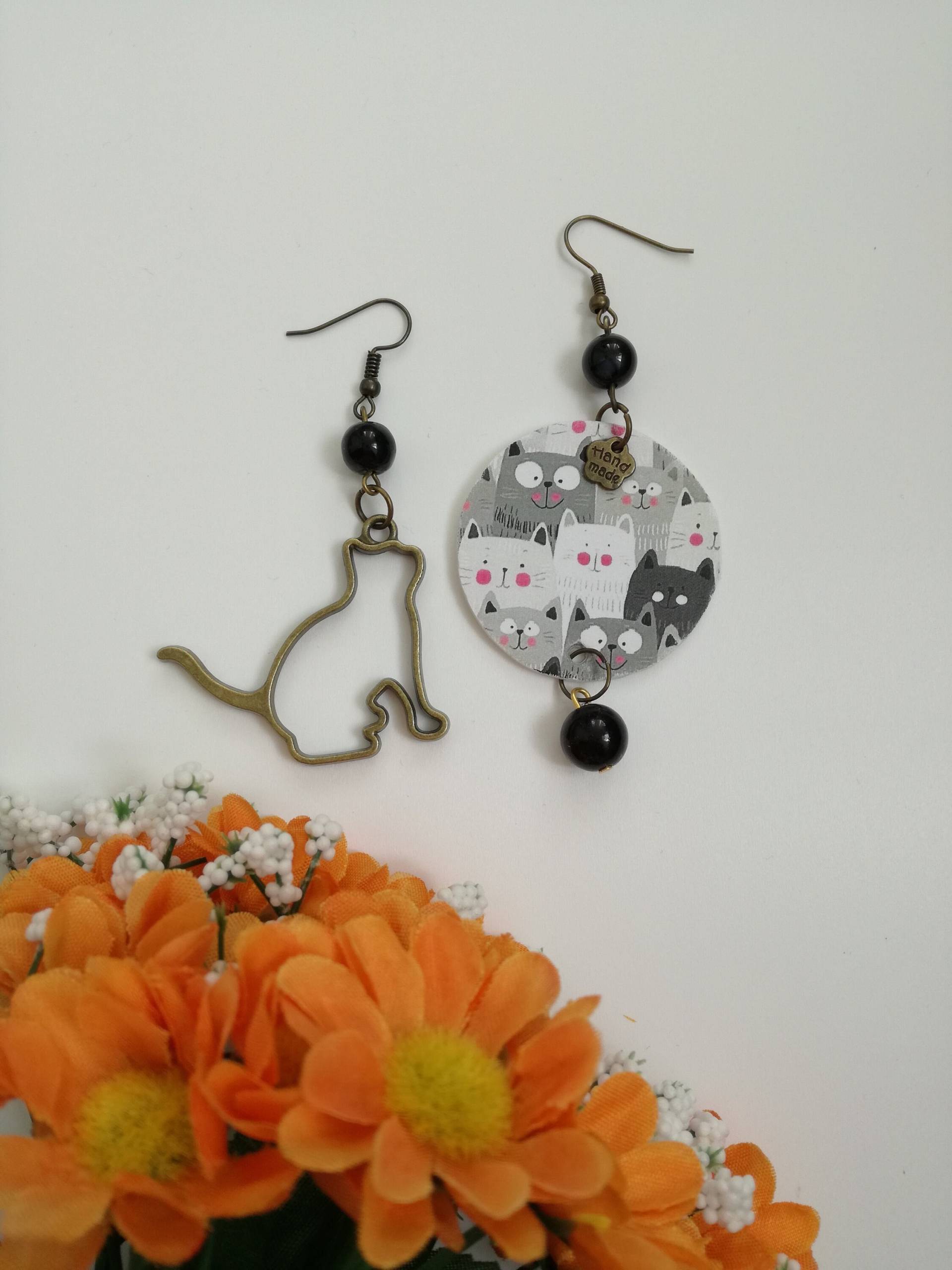 Papier-Ohrringe Kätzchen Mit Katze Und Black Pearl Anhänger Papier-Ohrringe Kätzchen Mit Katze Und Black Pearl Anhänger von JolieJoieCreazioni