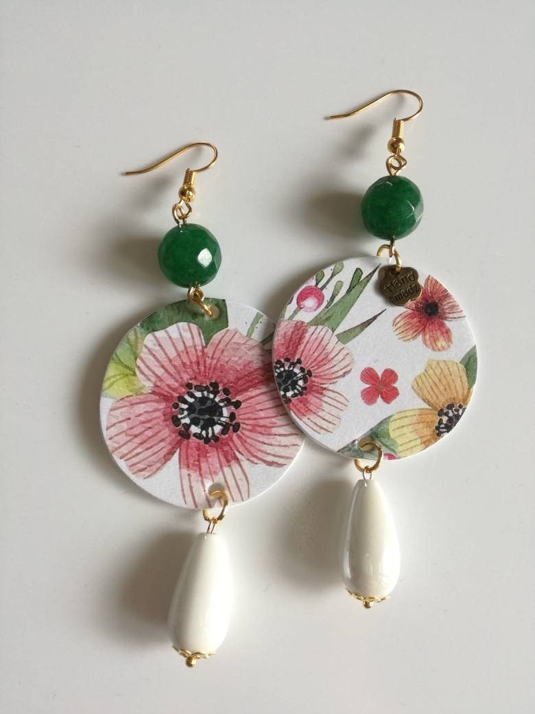 Papierarren Mit Kreis-Anhänger Und Blumenbild Grünen Weißen Hartsteinen Papierarren Mit Kreis-Anhänger Und Blumenbild Grünen Weißen Hartsteinen von JolieJoieCreazioni