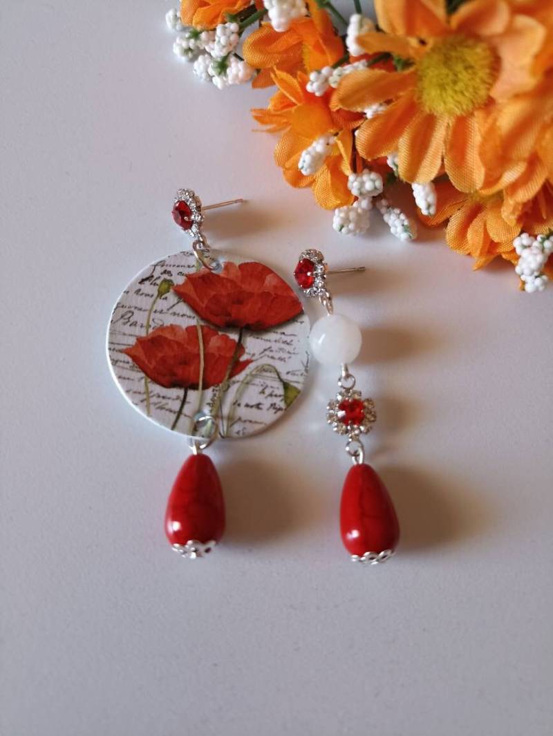 Papierohrringe Mit Anhänger in Form Eines Kreises Und Muster Rotem Mohn Roter Tropfenperle Papierohrringe Mit Anhänger in Form Eines Kreises Und Muster Rotem Mohn Roter Tropfenperle von JolieJoieCreazioni