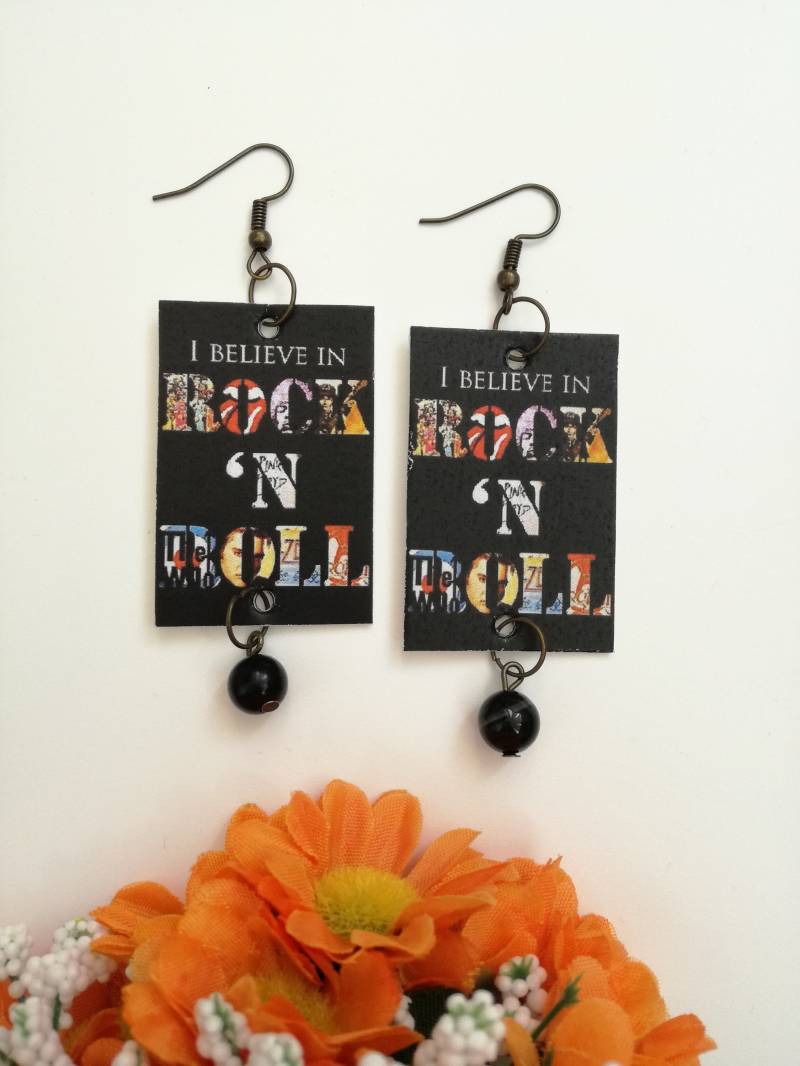 Rock'n'roll-Ohrringe Aus Papier Mit Schwarzer Perle Rock'n'roll-Ohrringe Aus Papier Mit Schwarzer Perle von JolieJoieCreazioni