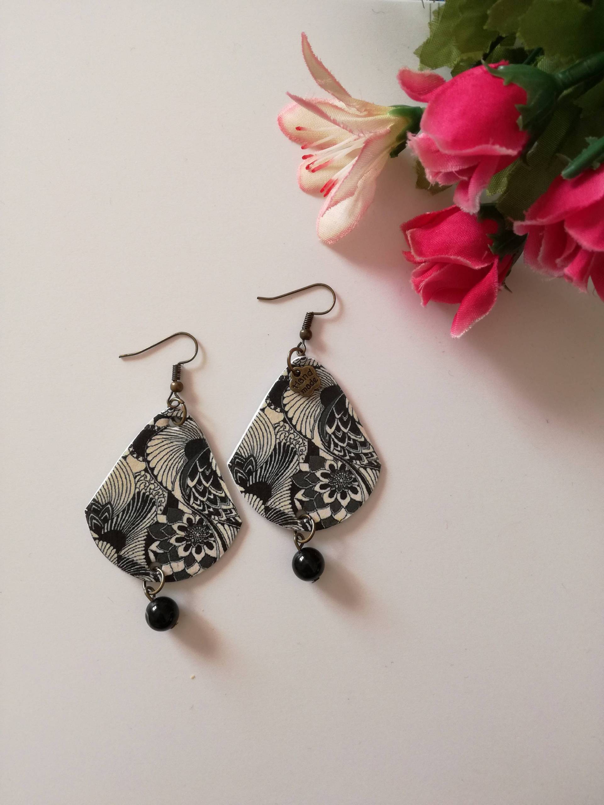 Schwarz-Weiße Florale Papierohrringe Schwarz-Weiße Florale Papierohrringe von JolieJoieCreazioni