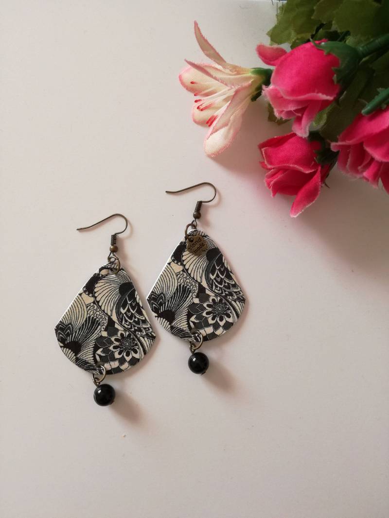 Schwarz-Weiße Florale Papierohrringe Schwarz-Weiße Florale Papierohrringe von JolieJoieCreazioni