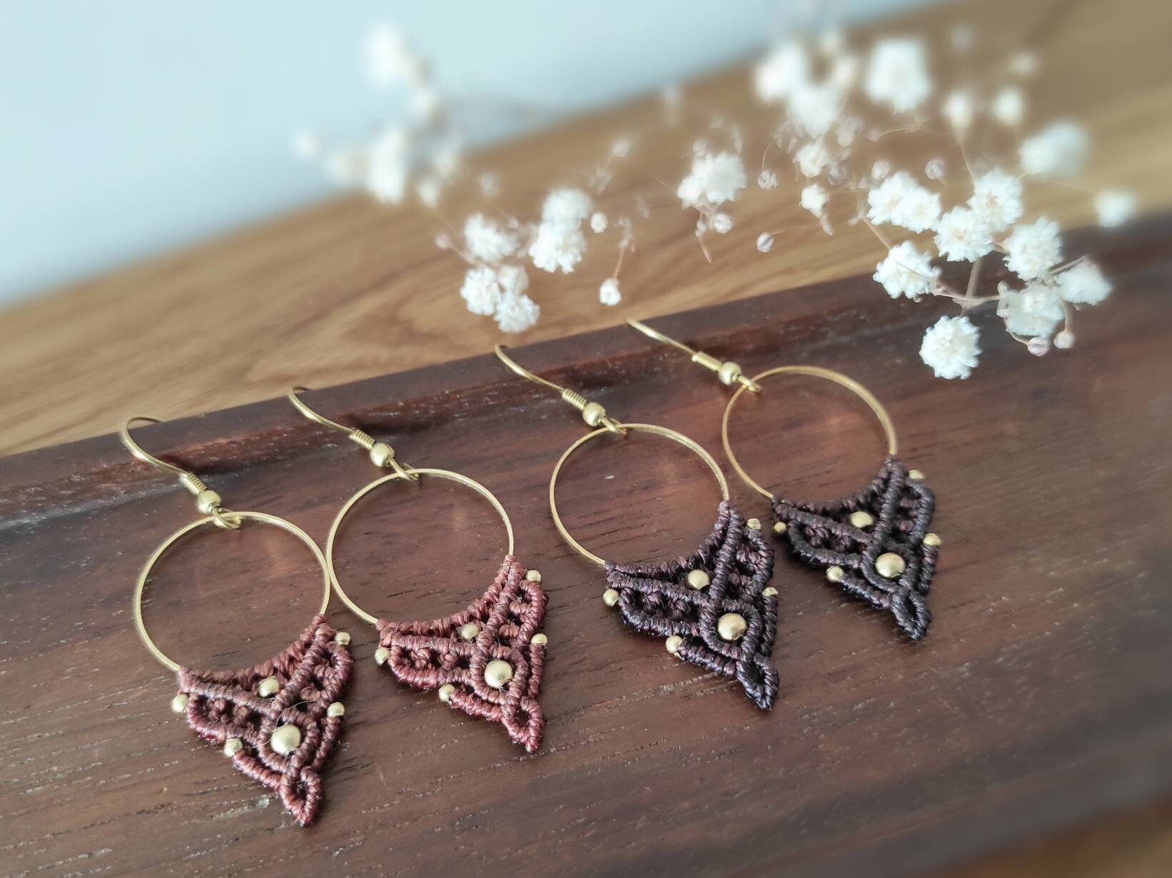 Makramee Ohrringe, Hängeohrringe Mit Messingperlen von JolietaFineArtBerlin