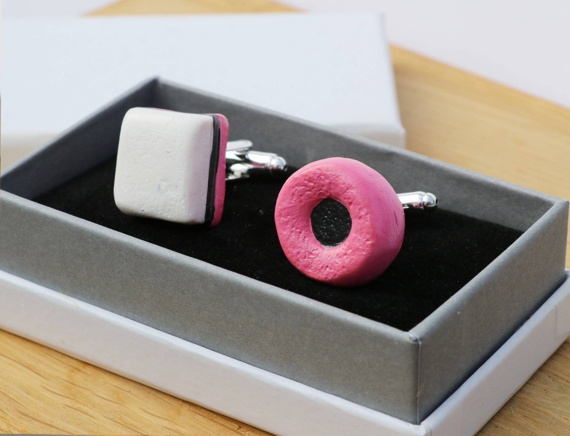 Geschenk Zum 6. Hochzeitstag - Manschettenknöpfe Sweets | Neuheit Süße Lakritz Allerlei Verheiratet 6 Jahre Niedlich von JollyGoodCreations