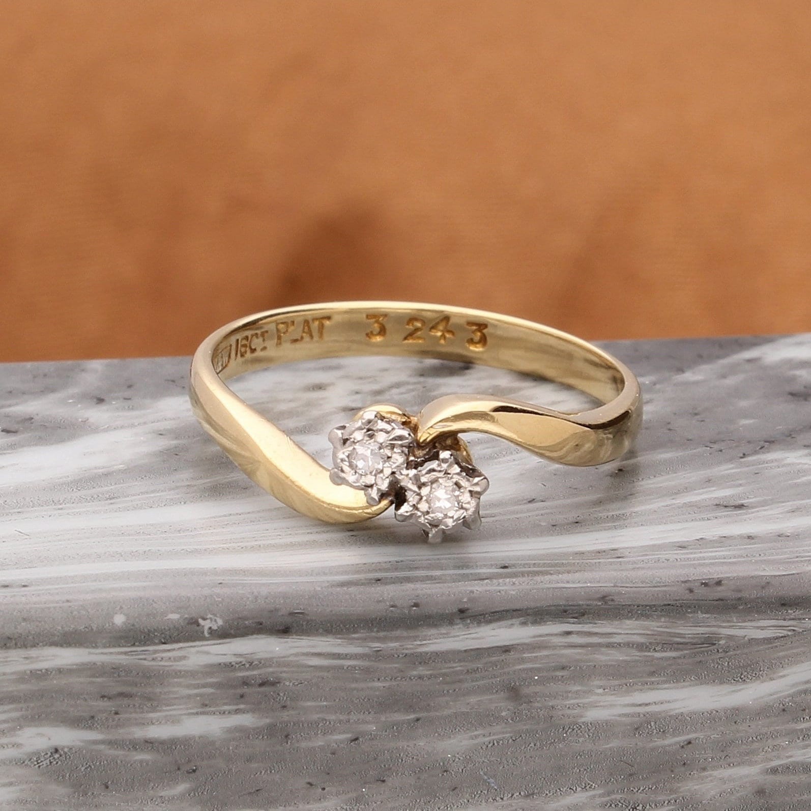 0.05Ct Diamant Vintage 18Carat Gelbgold & Platin Zwei-stein Ring, Mode Ring von JollysJewellers