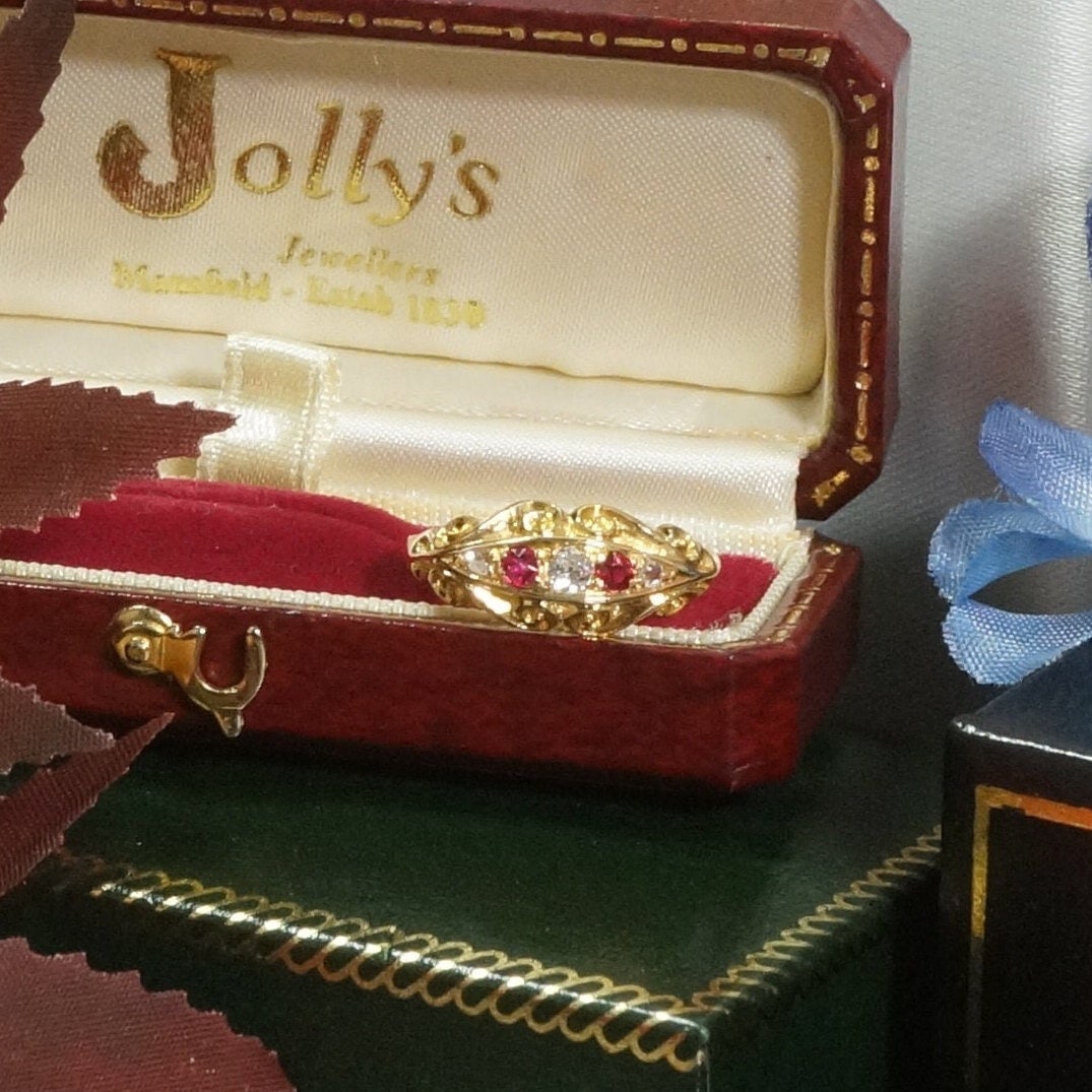 Antiker Rubin & Diamant 18Carat Gelbgold Eternity Ring, Edelstein Mode Ring von JollysJewellers