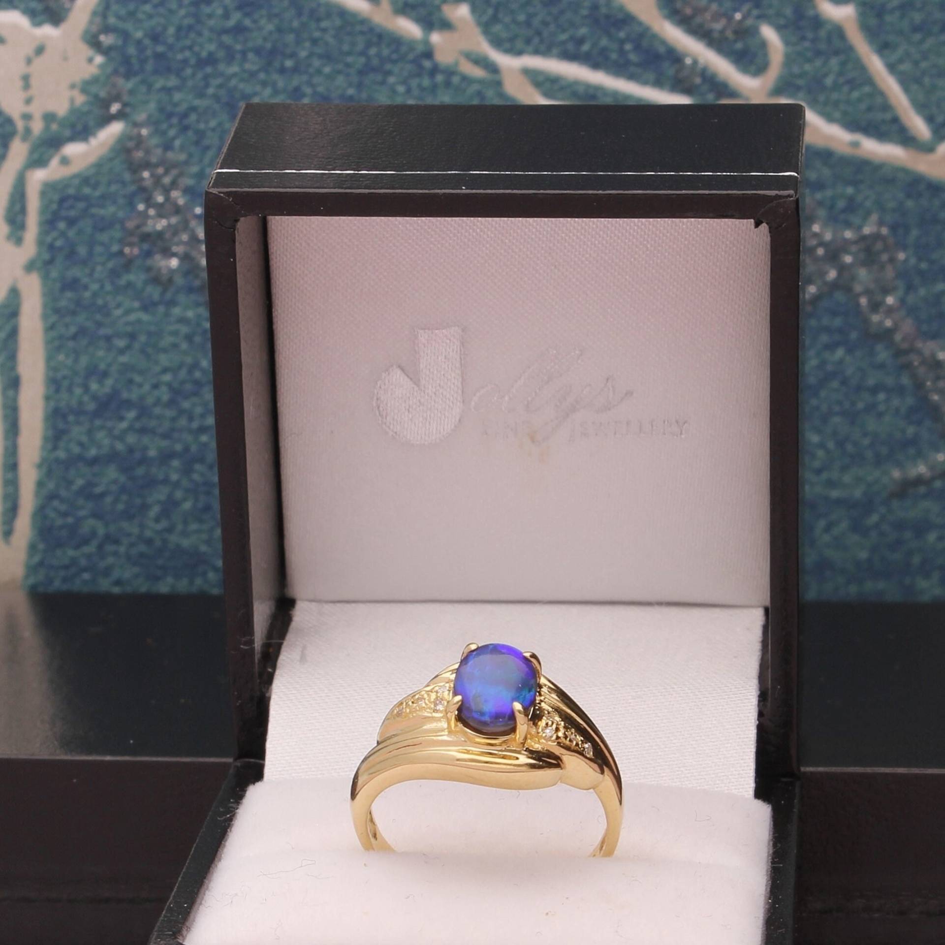Opal Doublet & Diamond 18Carat Gelbgold Solitär Und Akzente Ring, Mode Edelstein Ring von JollysJewellers