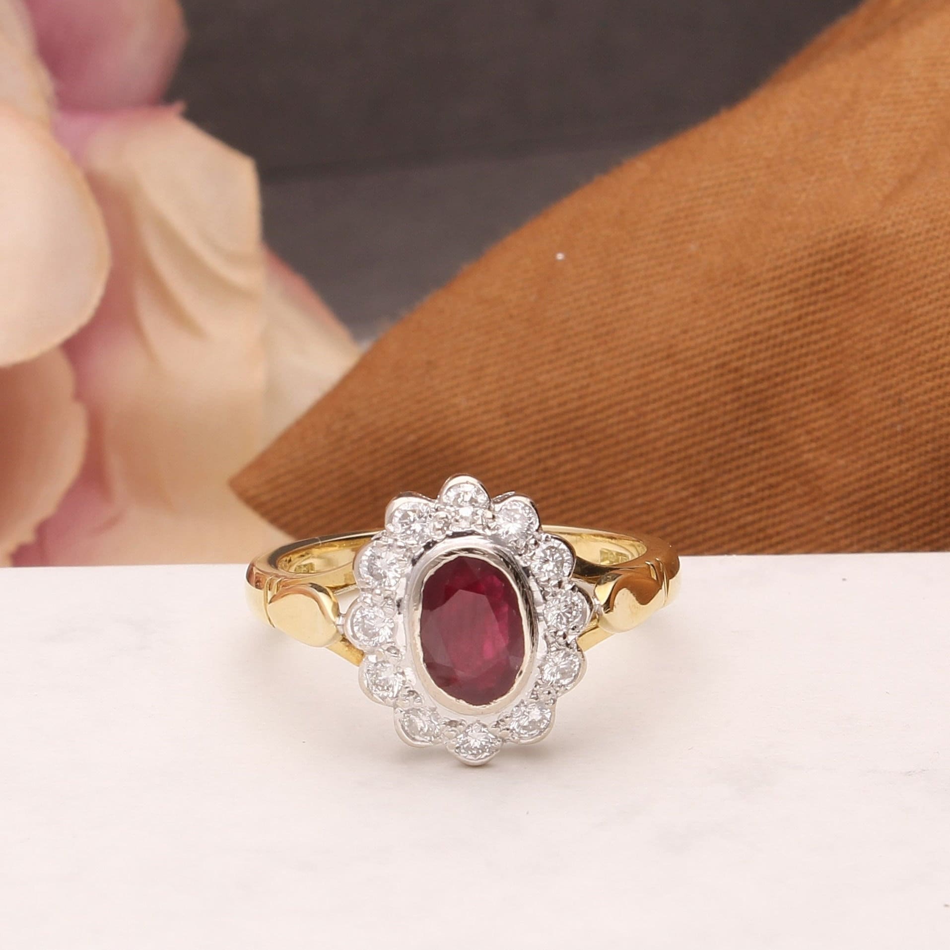 Rubin & Diamant 18Carat Gelbgold Cluster Ring, Verlobungsring, Mode Edelstein Ring von JollysJewellers