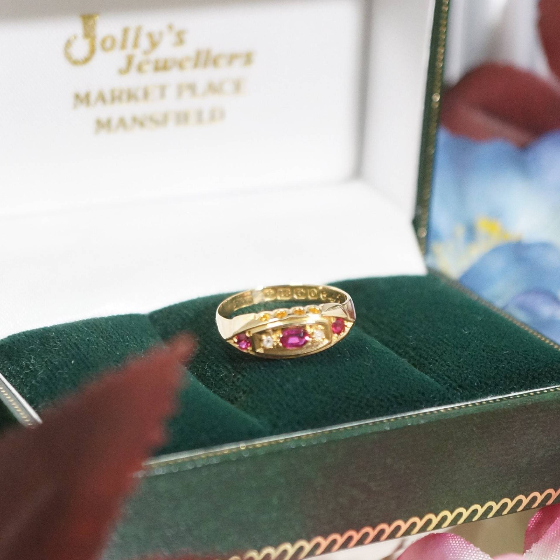 Rubin & Diamant Antik 18Carat Gelbgold Drei-stein Ring, Mode Edelstein Ring von JollysJewellers