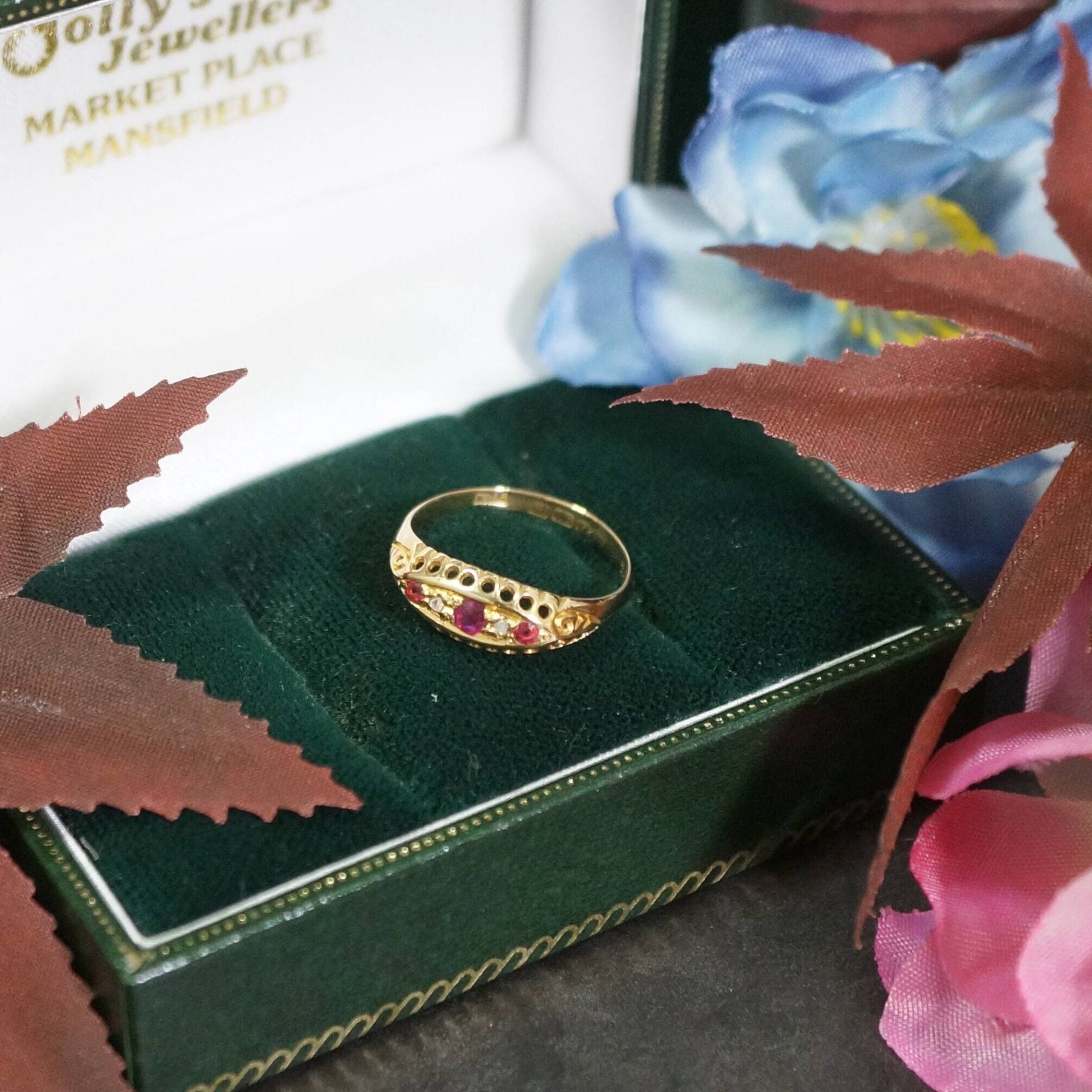 Rubin & Diamant Antik 18Carat Gelbgold Eternity Ring, Mode Edelstein Ring von JollysJewellers