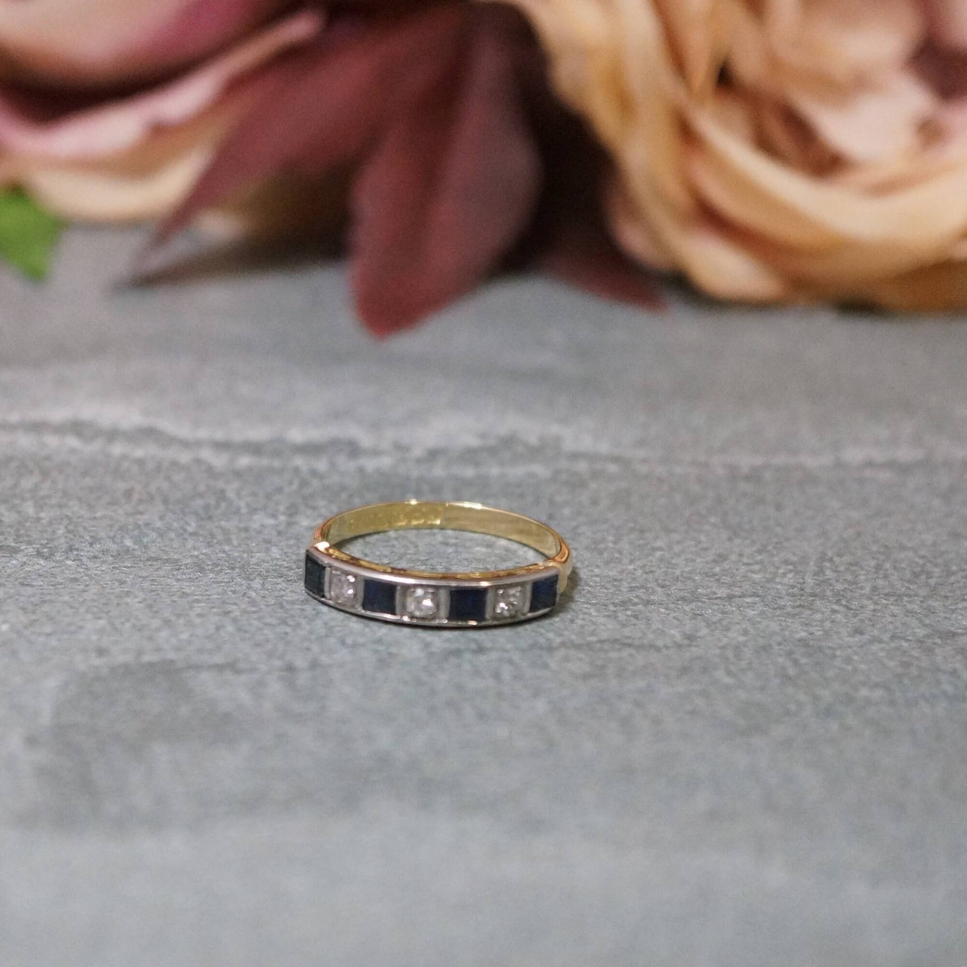 Saphir & Diamant Vintage 18Carat Gelbgold Und Platin Eternity Ring, Edelstein Cocktail Mode Ring von JollysJewellers