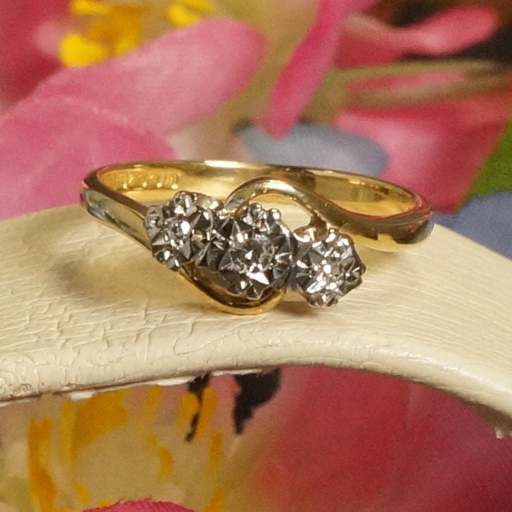 Vintage 0, 15Ct Diamant 18Carat Gelbgold Drei-stein Ring, Mode Ring von JollysJewellers