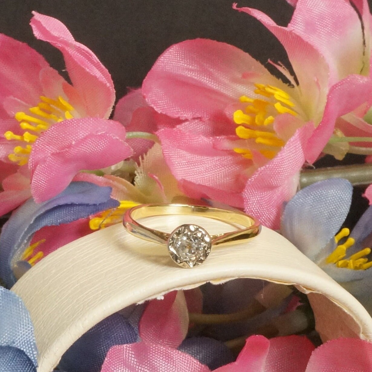 Vintage 0, 33Ct Altschliff Diamant 18Carat Gelbgold Illusion Solitär Ring, Verlobungsring, Mode Ring von JollysJewellers