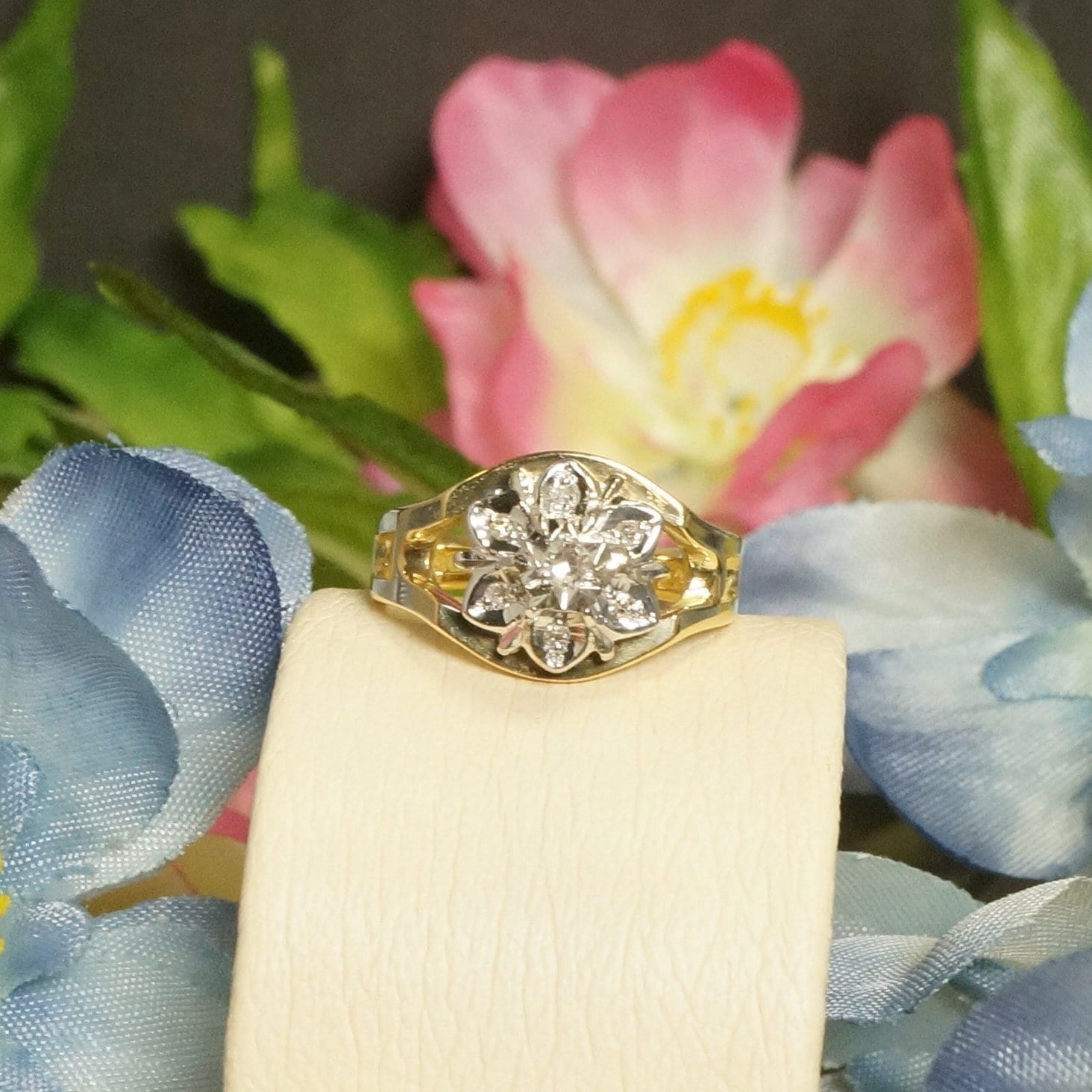 Vintage 0.15Ct Diamant 18Carat Gelbgold & Platin Cluster Ring, Mode Ring von JollysJewellers