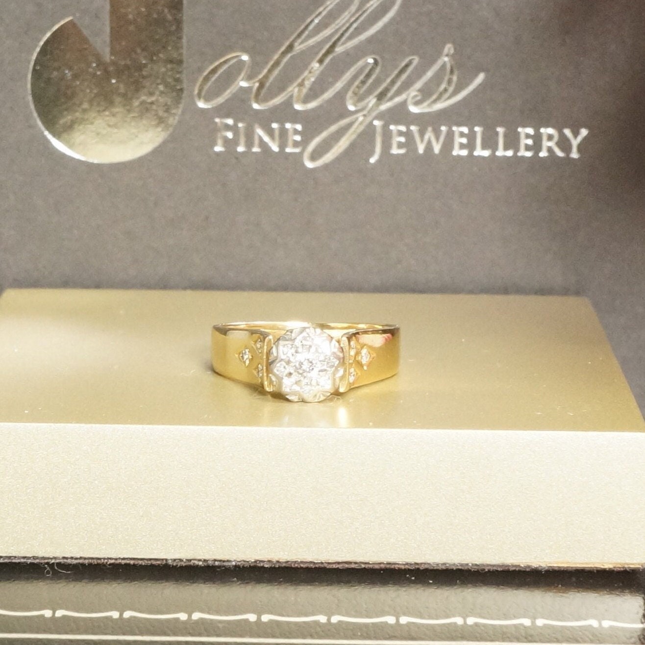 Vintage 0.20Ct Diamant 18Carat Gelbgold Cluster Ring, Mode Ring von JollysJewellers