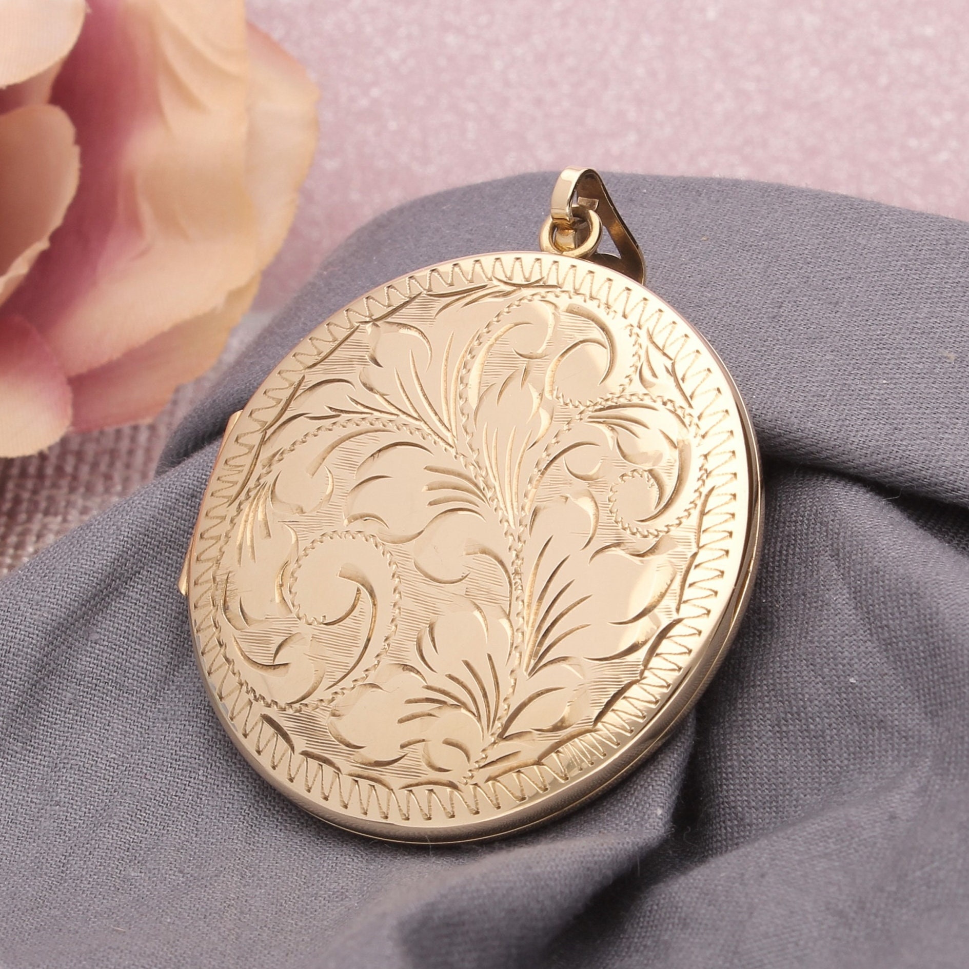 Vintage 9Carat Gelbgold Rund Gemustertes Locket, Fashion Locket von JollysJewellers