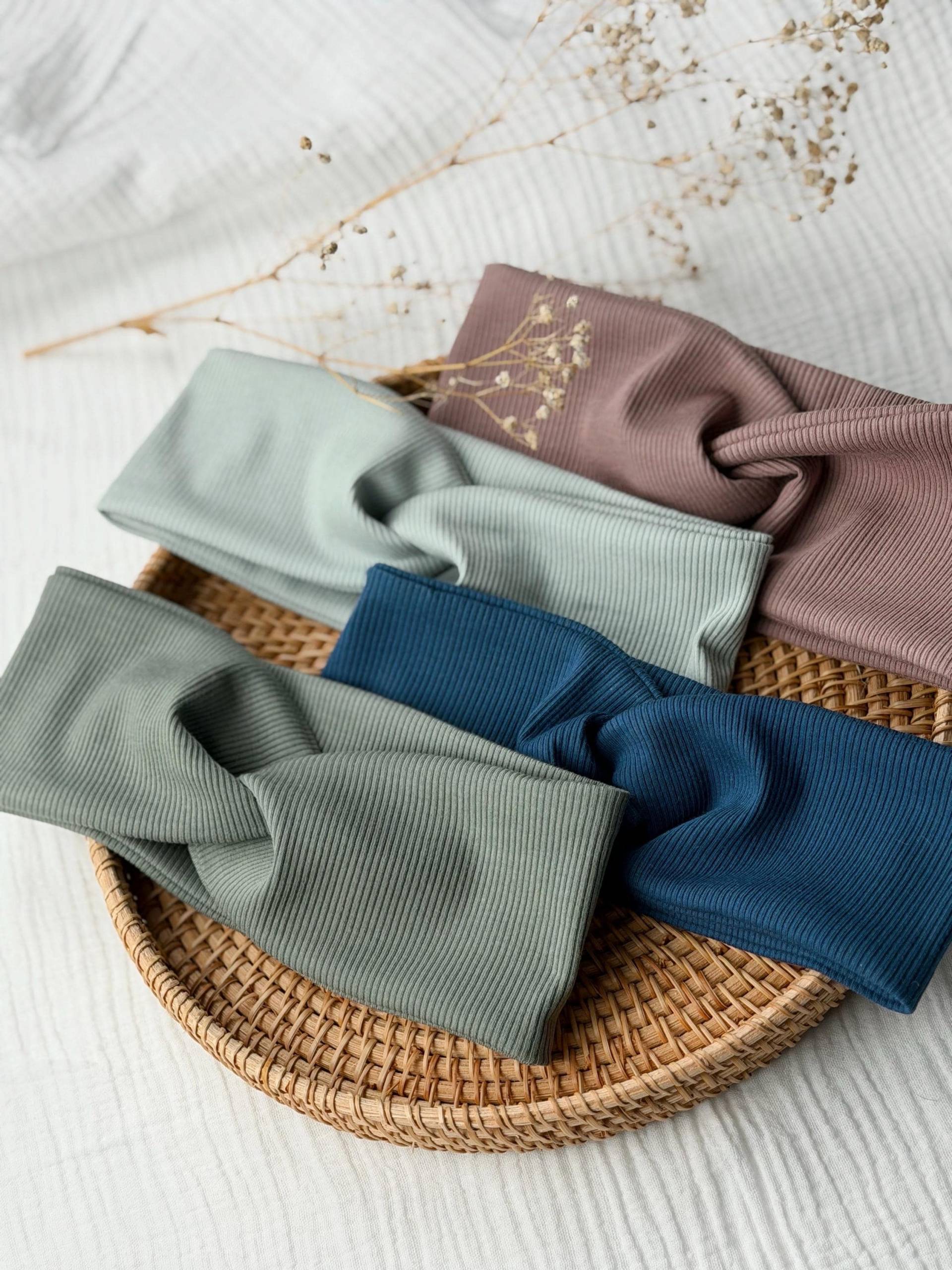 Ab 12, 00 Euro Stirnband Uni Rippjersey Mädchen Damen Geschenk Handmade Geburt Taufe Rip Knotenstirnband Winter Herbst Frühling Warm von JomisaDesignShop